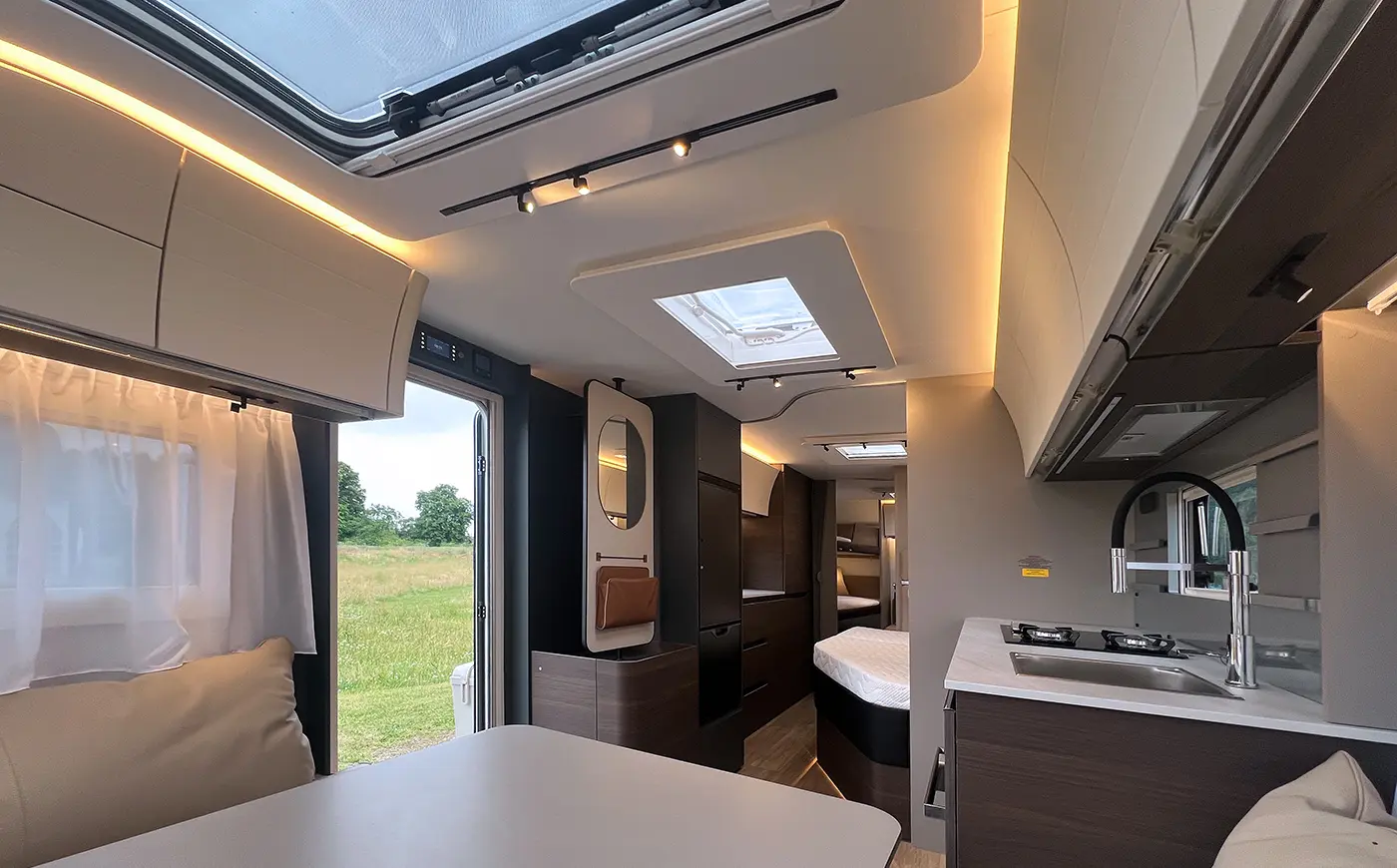 Wohnbereich des ADRIA ALPINA 2027